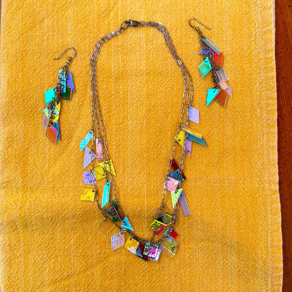 Kroma necklace and earrings.